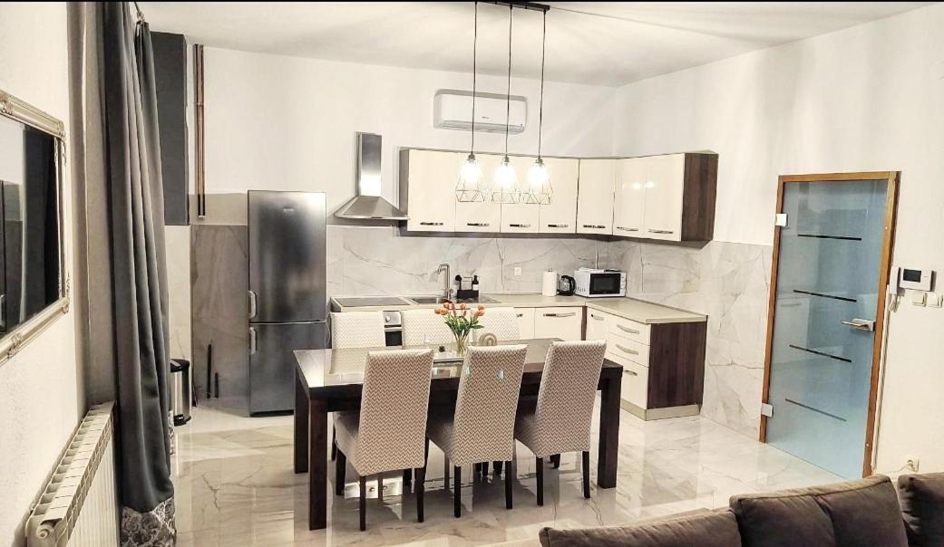 אימוטסקי Kosante - Luxury Apartment - 150 M2 With Fitness Room מראה חיצוני תמונה